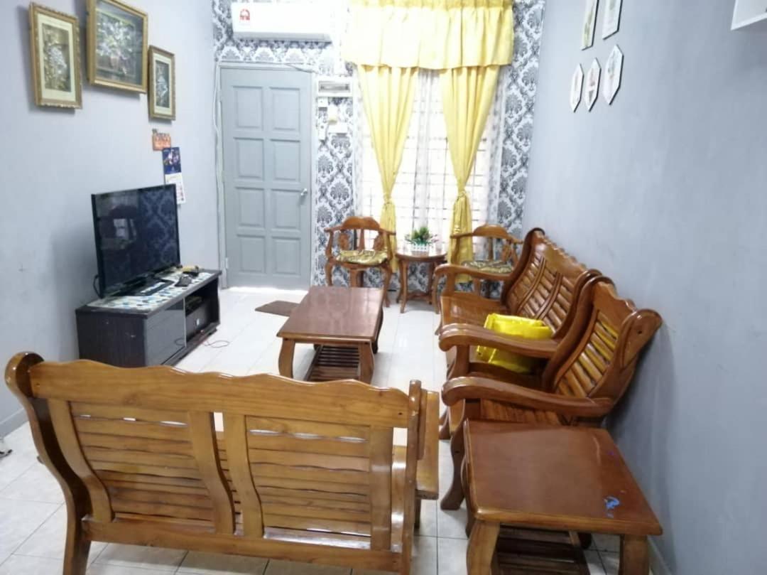 Homestay Perpaduan, Taman Bercham Raya Ulu Kinta Ipoh Perak Kampong Batu Lapan  Exteriör bild