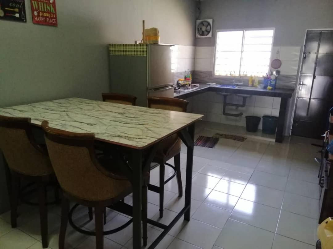 Homestay Perpaduan, Taman Bercham Raya Ulu Kinta Ipoh Perak Kampong Batu Lapan  Exteriör bild